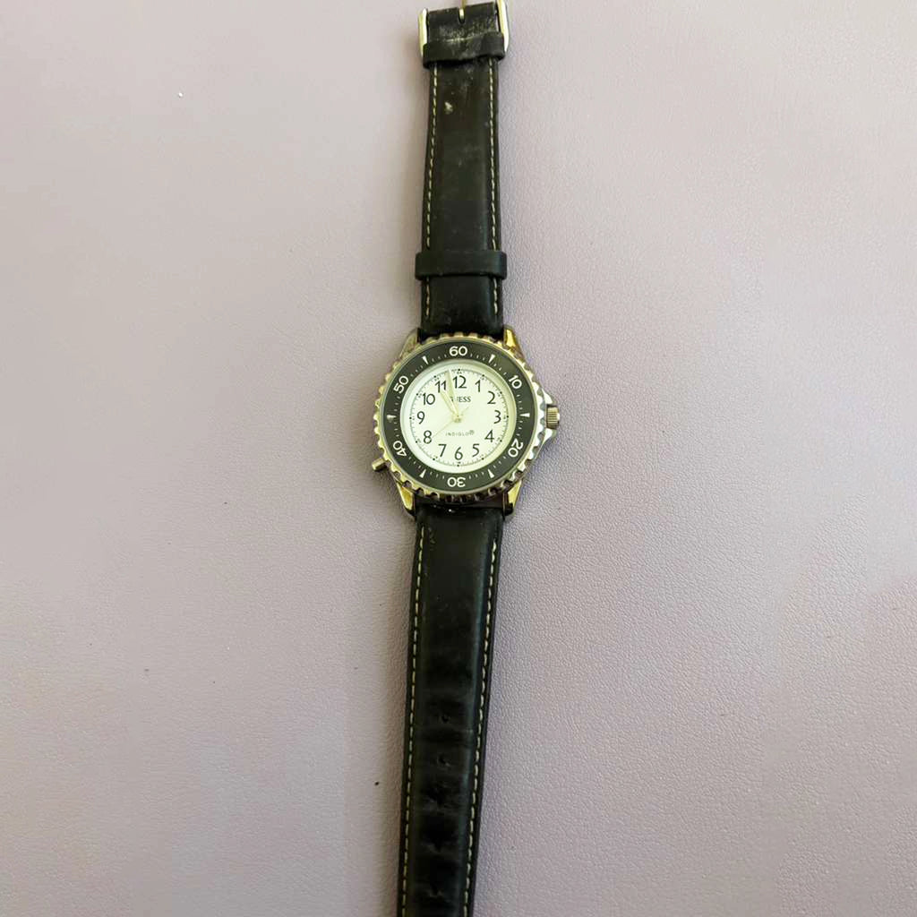 Timex Men’s INDIGLO Diver‑Style Watch – Black Bezel, White Dial, Leather Strap