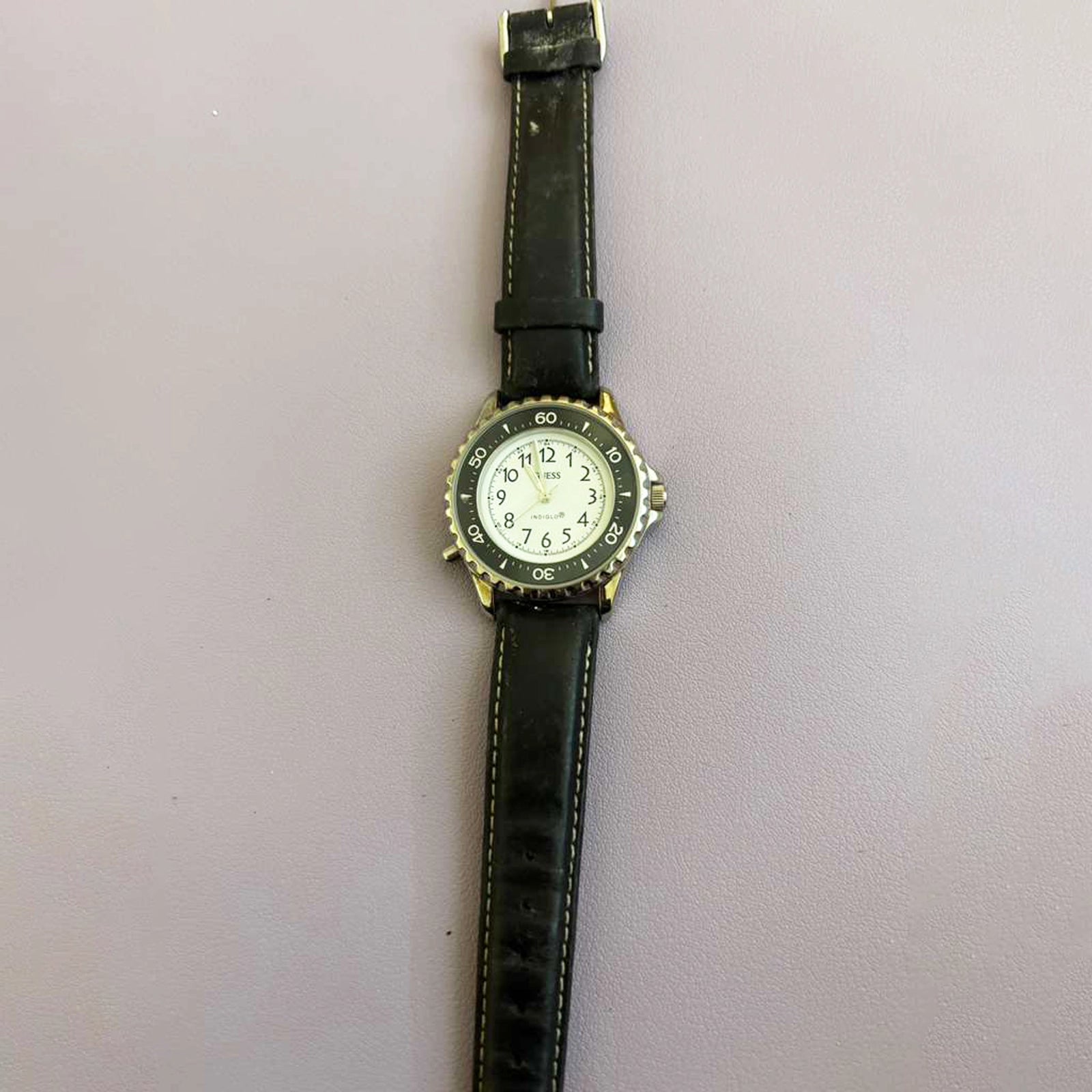 Timex Men’s INDIGLO Diver‑Style Watch – Black Bezel, White Dial, Leather Strap